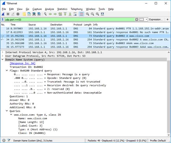 Captura de pantalla de Wireshark de la expansión del sistema de nombres de dominio (consulta) en el panel Detalles del paquete seguido de la expansión de los indicadores y las consultas